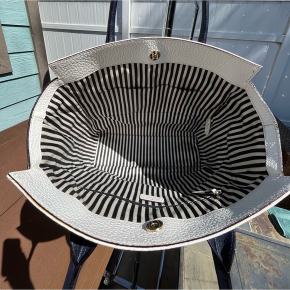 EUC Genuine Cow Leather Navy Blue & Off-white kate spade Tote. Gold Hardware 💙 - Picture 5 of 6